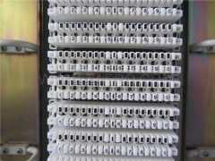 Outdoor 1200 pairs SMC cross connection cabinet with base from China Manufacturer for Sale